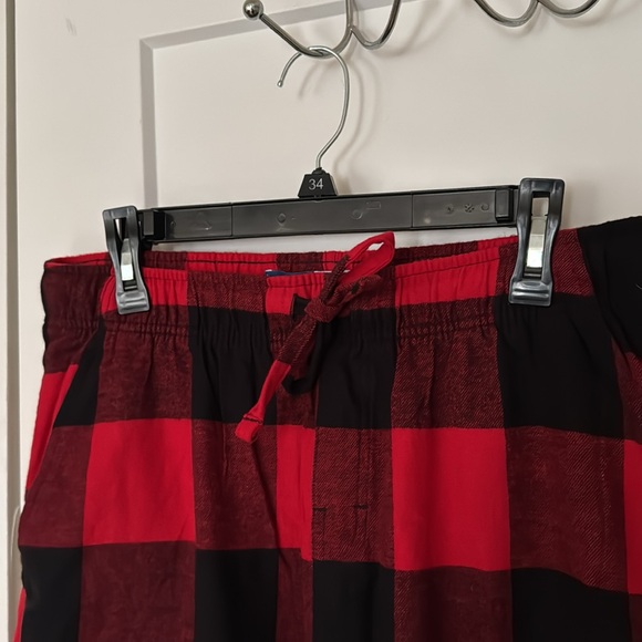 Old Navy, black and red flannel pajamas, size large elastic waistband NWT - Picture 6 of 8
